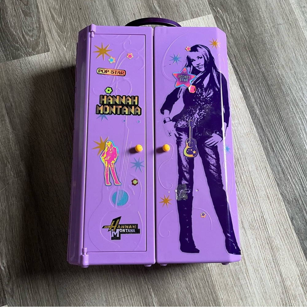Hannah Montana foldable pack stage dressing room